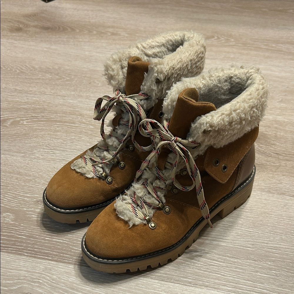 Time and Tru Women’s Cozy Shearling-Lined Hiking Boots